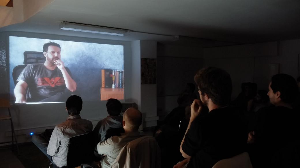 Detrasjuego's tweet photo. Están proyectando ahora Detrás del juego en @Houseofthedevs :) http://t.co/awzSF6sXPe