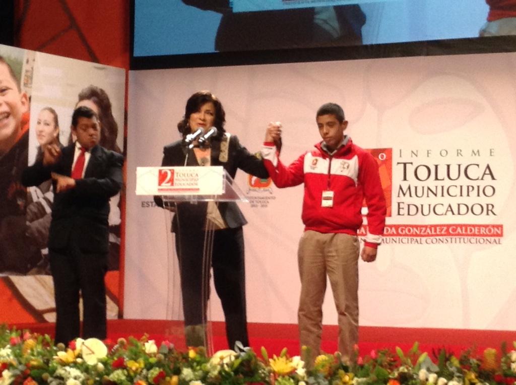 AnaLiliaHerrera's tweet photo. En #2oInformeToluca de @Martha_Hilda. Trabajo y sensibilidad a favor de quienes más lo quieren. ¡Felicidades #Toluca! http://t.co/d2X3mRcZ7x