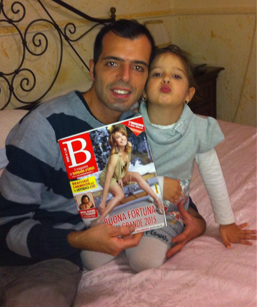 battista_ciro's tweet photo. @B__Magazine  ciaooo Barbara con mia nipote Daniela anche lei ti segue 😄😄😄😄 http://t.co/uerNLyIdmt
