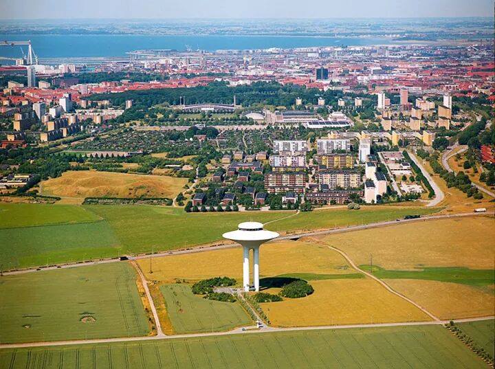 MollyKummel's tweet photo. Saknar sommaren och livet som naivt och oskyldigt barn. #Kroksbäcksunge #Malmö #MyMalmo #Minnen http://t.co/l7pRqdK6Zh