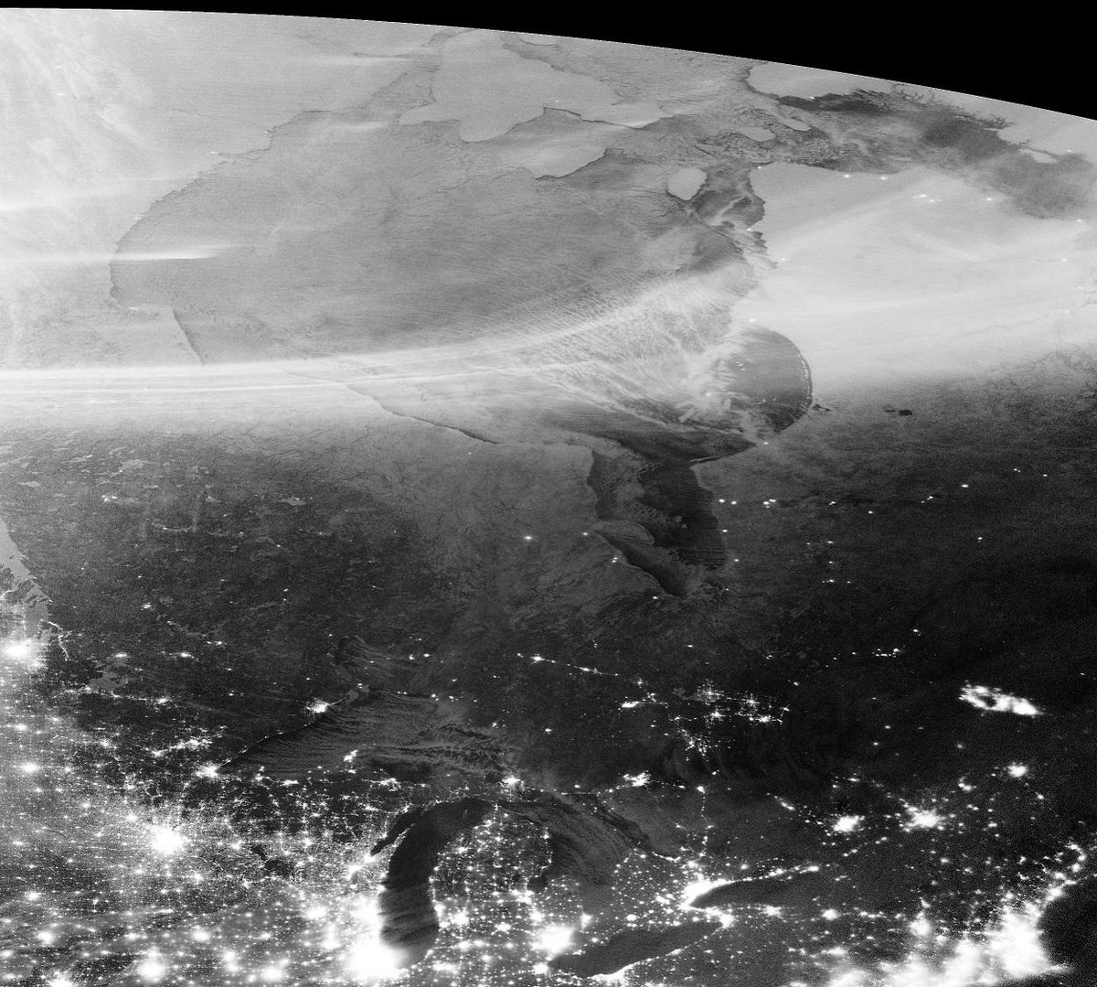 @NASANPP VIIRS Satellite Captures Vibrant #NorthernLights over Canada's #HudsonBay on Eve of Meteorological #Winter.