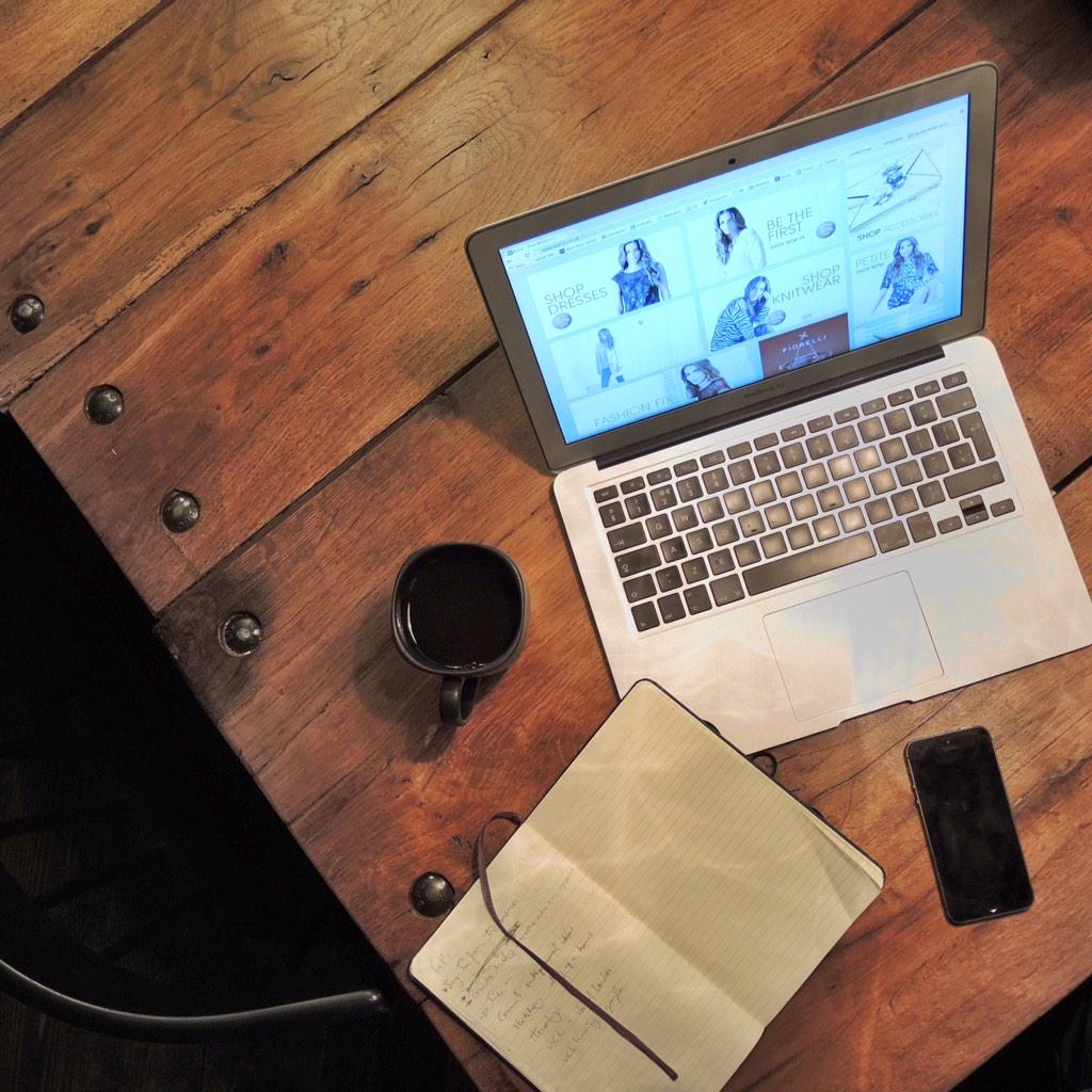 HelloRoompal's tweet image. Today working late is just so great. #CyberMonday