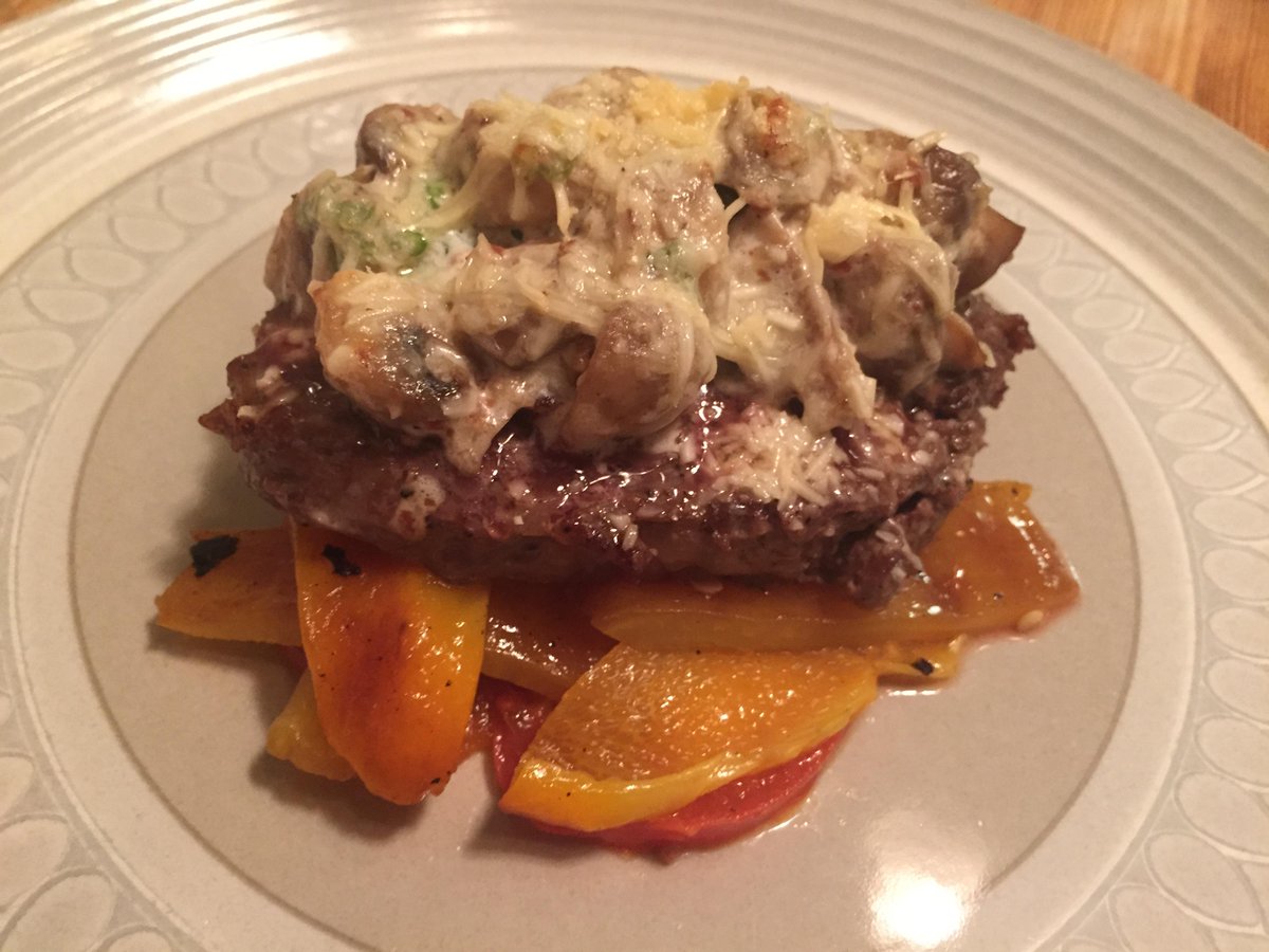 Aceshadows's tweet photo. @GordonRamsay Filet of Beef with mushroom gratin, fried tomatoes and charred peppers - DONE! http://t.co/1dL3NSE9Hq