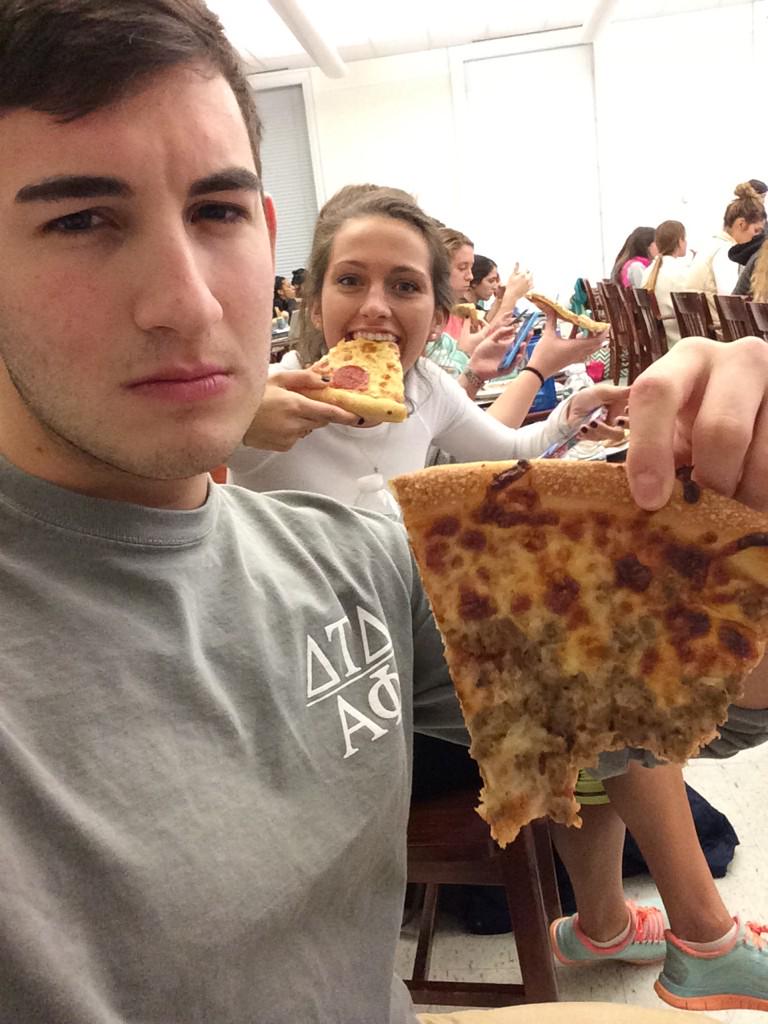 rutmax5's tweet photo. Me and @bribenCOMM318 are thankful #pizzaforlife @equalman u are a god 👍👍 http://t.co/5mN4Nky9ON