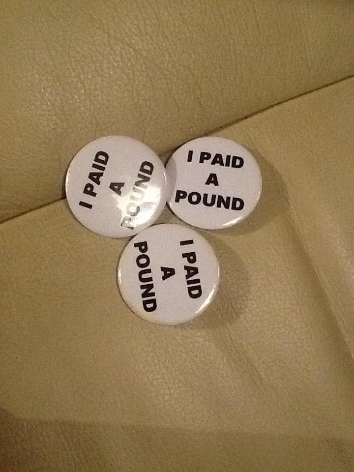 Hammy6000's tweet photo. Bought my third badge tonight seeing @Herring1967
Very very funny. He also signed my book, yay! 

Thanks, Hamster. http://t.co/yGkBfELsed