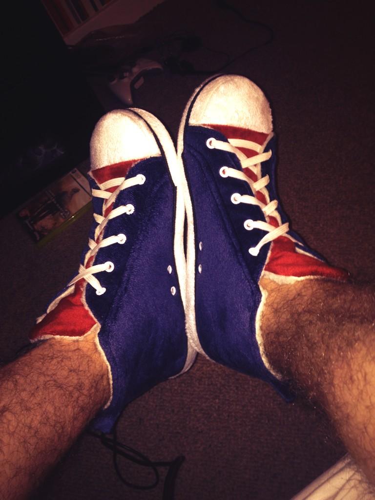 HeresWalesy_'s tweet photo. new slippers #FreshCons http://t.co/K2edQGaCY4