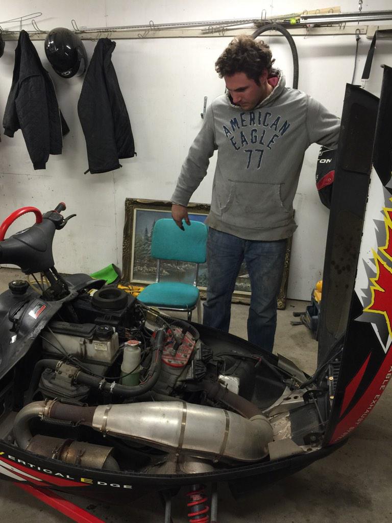 SHOLDICE_OIL's tweet photo. @jasonharvey90 trying to figure what else he can do to make this dump fast than my sled #notgonnahappen http://t.co/e1DfITI9X9