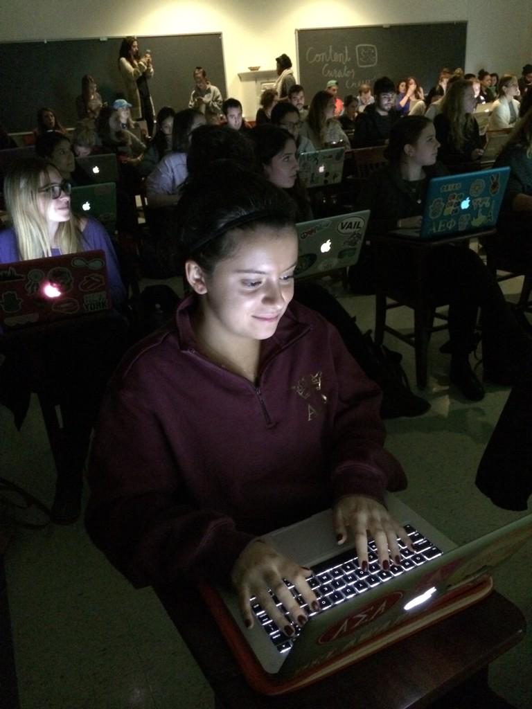 rutmax5's tweet photo. A sea of little apples in our "orchard" - everyone is typing out tweets that pack a punch ! #visitudcomm318 http://t.co/3w9MjUel8s
