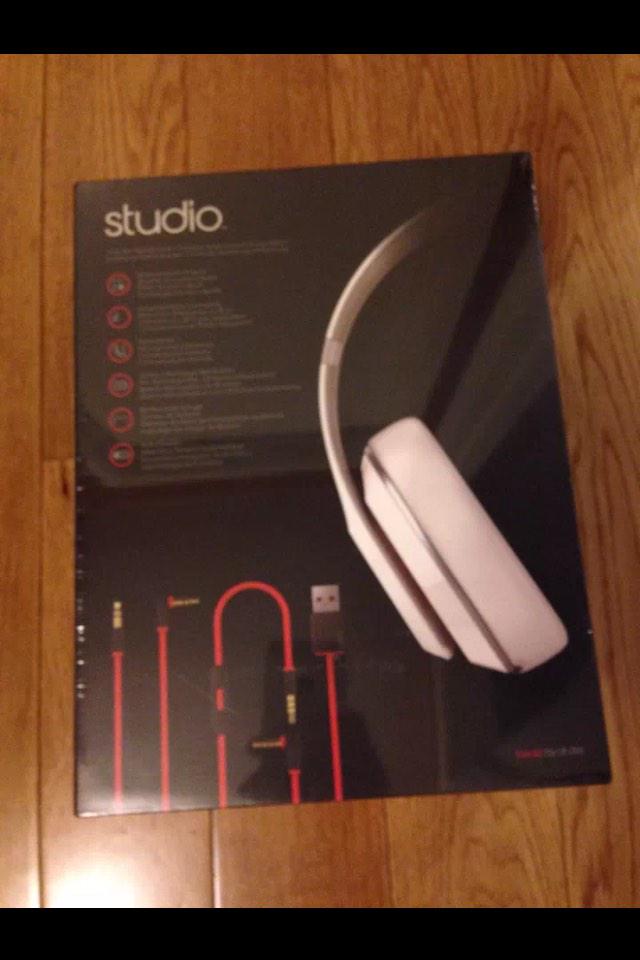 ExclusiveRodney's tweet image. Dr. Dre beats make a GREAT Christmas gift also, if interested DM me.. Or text me