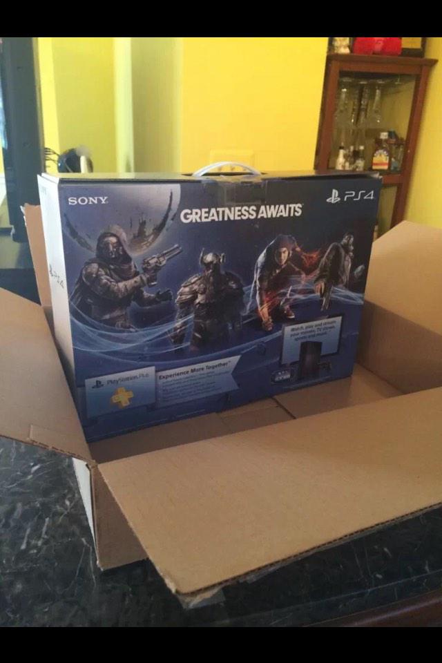 ExclusiveRodney's tweet image. Brand New PS4! DM me if you have interest