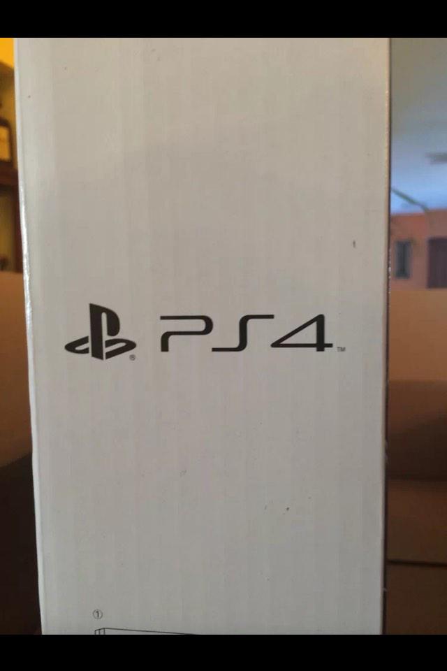 ExclusiveRodney's tweet image. Brand New PS4! DM me if you have interest