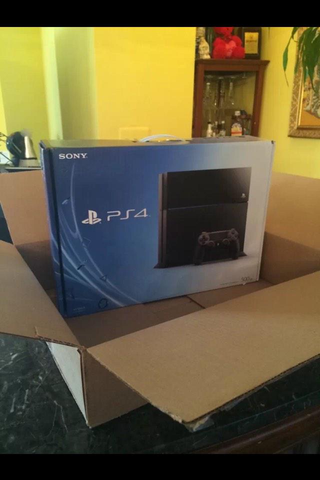 ExclusiveRodney's tweet image. Brand New PS4! DM me if you have interest