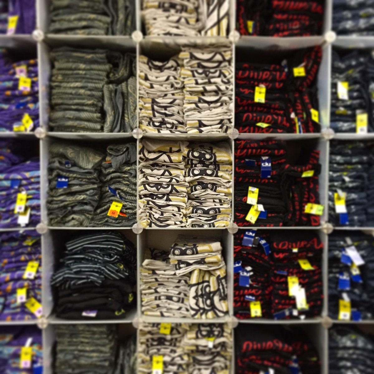 CIYMOVE's tweet photo. Come grab your favorite program’s apparel &amp; accessories at low low prices! Today thru Friday. http://t.co/PT0Fzbi8FR http://t.co/FiwffGJMjh
