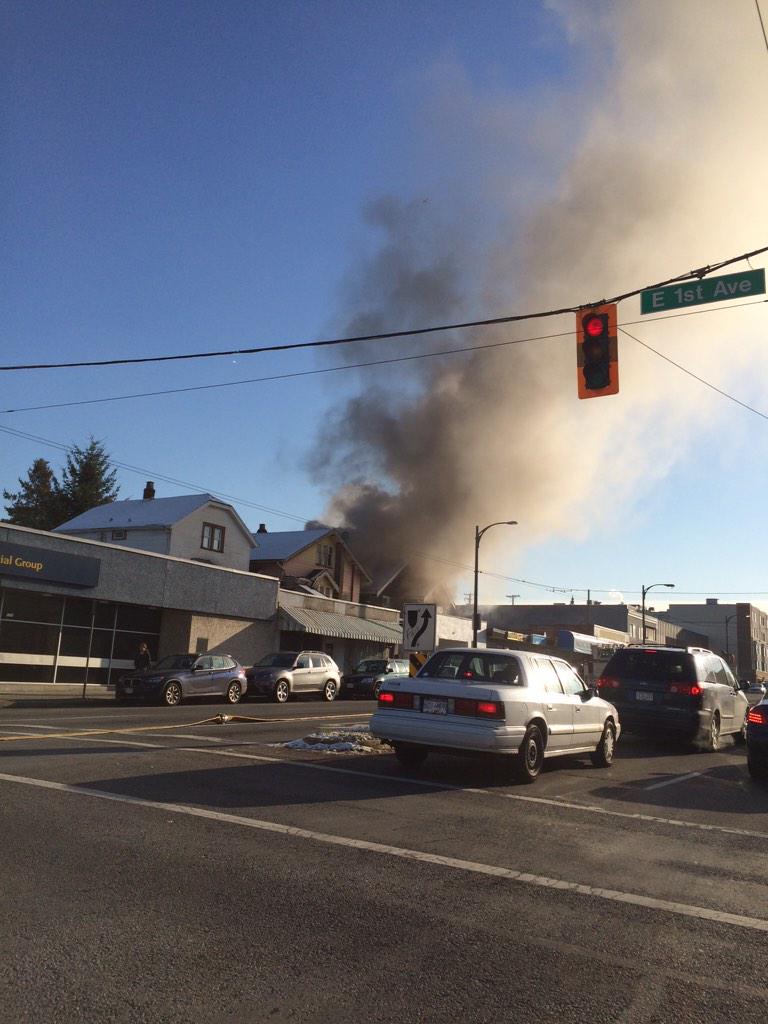 deephousejoey's tweet photo. East 1st ave @ renfrew #vancity #Vancouver #fire http://t.co/YjfqIelJOo
