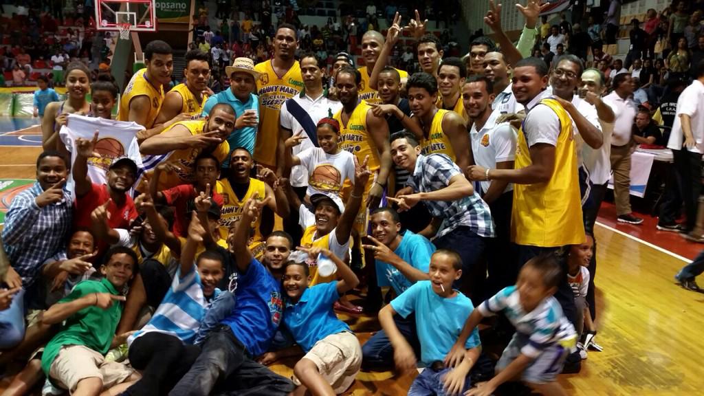 Flaco13A's tweet photo. gracias a todos somos una familia y aqui estamos en la gran final gracias @Rmart26 @Enito18 por su gran trabajo http://t.co/CG6Me8etJM