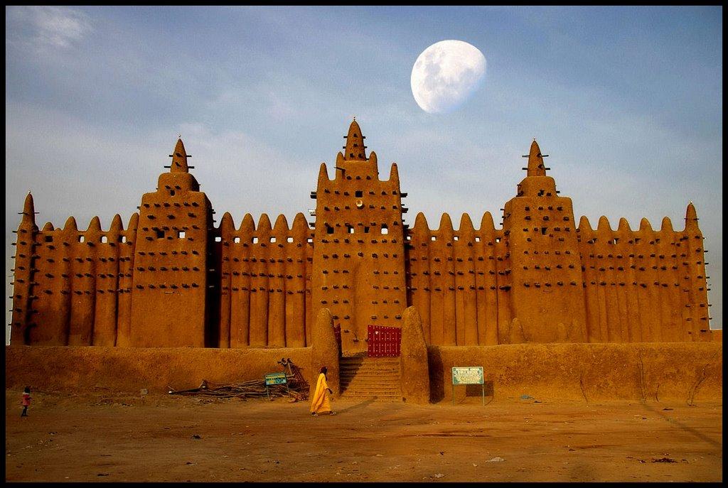 Damissaaa's tweet photo. Ma cha Allãh.

Magnifique mosquée construite entièrement en terre crue il y a 108 ans au Mali. 

Soubhan Allãh. http://t.co/hi5K56dQkC