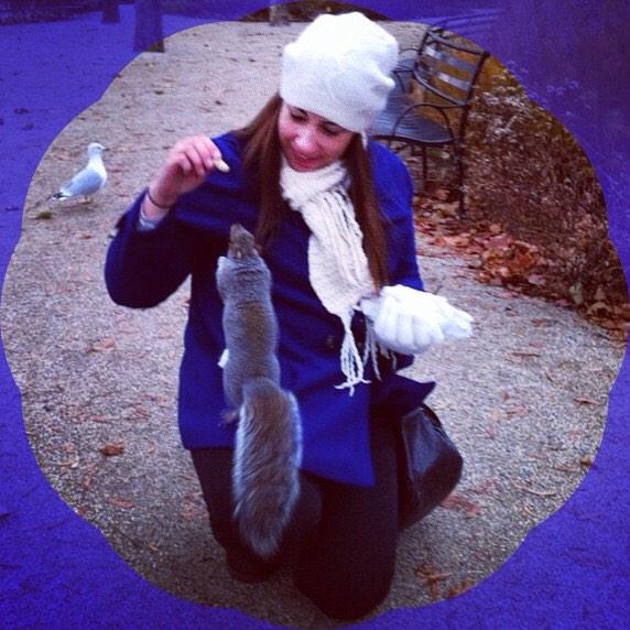 popaulapimenta's tweet photo. "Poderíamos voltar a acreditar que a vida deve ser mágica...💜" @paulapimenta http://t.co/BbgUFk01w4