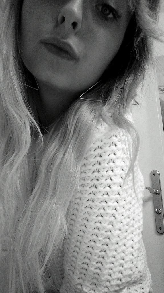 Maryinouh's tweet photo. Si deux personnes S'aime réellement il sont près a tout pour l'autre @Tamousse 😘❤❤❤ http://t.co/kQ20jcjh0X
