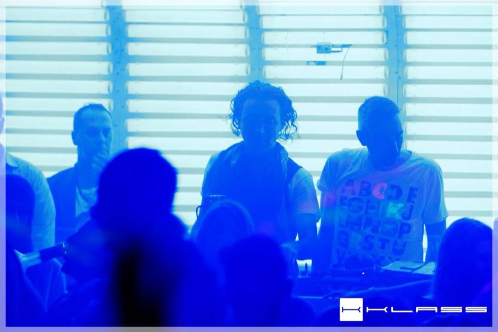 KKlass_'s tweet photo. Venerdì Notte K-KLASS // Un grazie speciale agli amici di #Discoradio !!! 🌟💥🔥 @discoradioIT @WALTERPIZZULLI #kklass http://t.co/vOxRrlQ5Rq