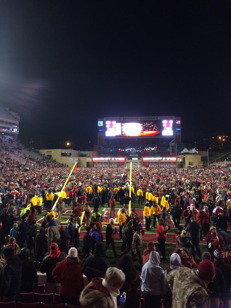 Hog__Sports's tweet photo. Arkansas made some lifetime memories this year... RT if you're in this picture http://t.co/a2MQMExAqY