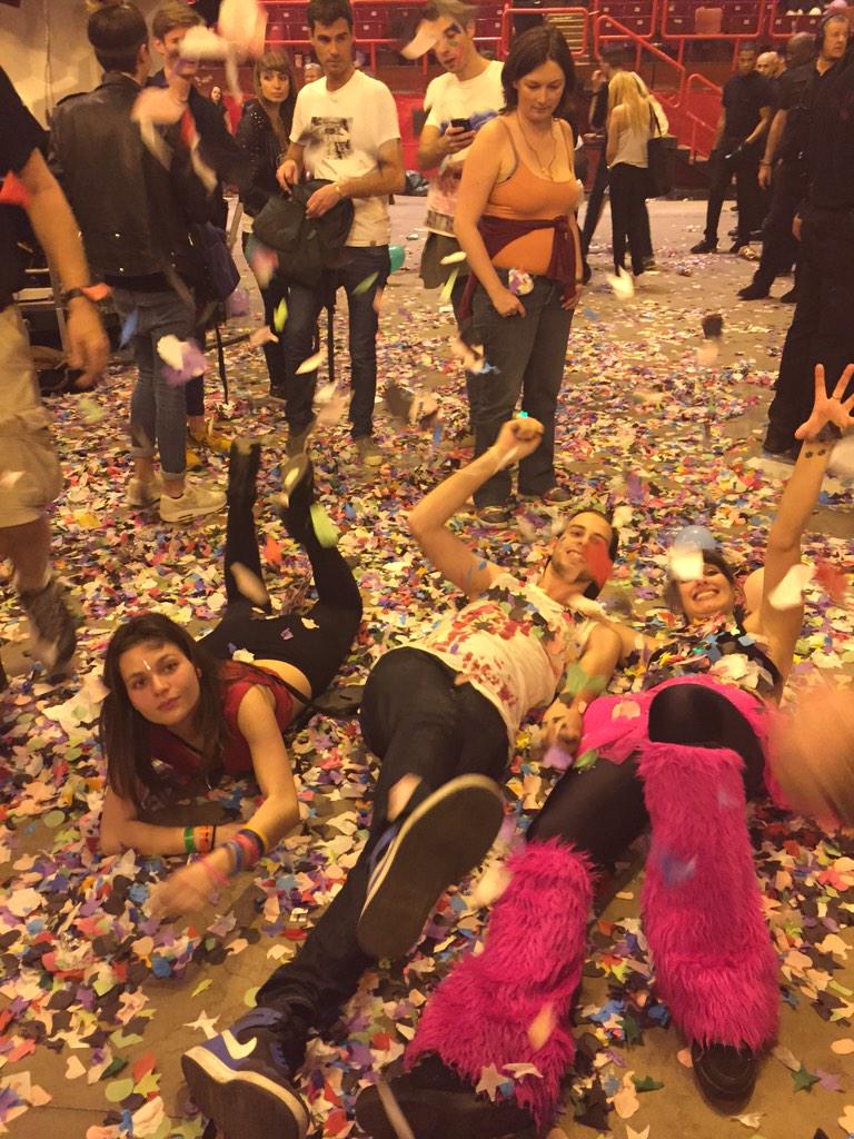 MarieTheNight82's tweet photo. One week... #FarewellARTPOP #FarewellartRAVE #artRaveParis http://t.co/4uKyeDF6BC