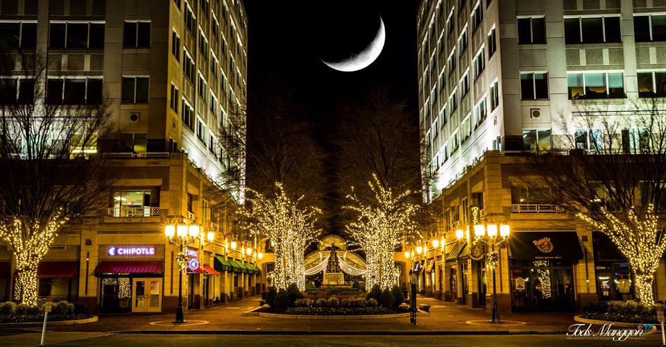 Good night, Reston! Great photo by Tods Manggon.