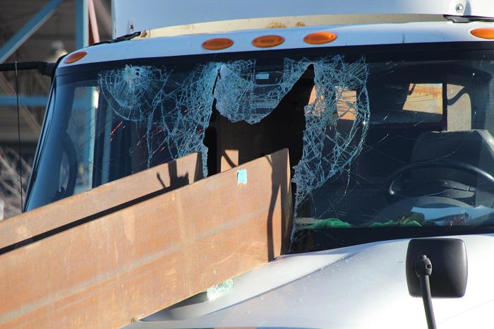 1stDueMedia's tweet photo. Beam crashed thru cab of a truck on #Hwy1 at Brunette offramp in #Coquitlam
#8LivesLeft #LoadShift #Lottery #WOW http://t.co/Is1Z1hx18z