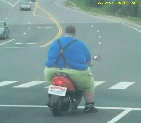 positivetink's tweet photo. Pobre moto... http://t.co/061OhS0WoZ