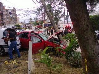 Reportan balacera en Coatzacoalcos, hay 2 muertos y 1 herido B3zq62TCEAARGei