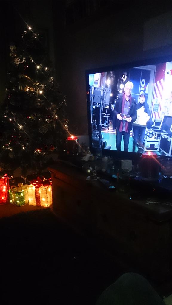 pyroboydom's tweet photo. #TextSantaKodakMoment keep going buddy,  been watching whilst getting the Xmas Dec's up.... We'll done so far http://t.co/cRgcKphonL