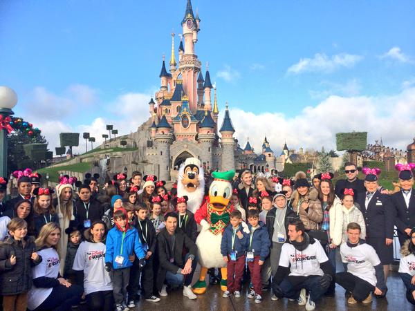 Here are the young carers from Kingston (&amp; some celebs) enjoying their surprise trip to Disneyland #DisneyBA