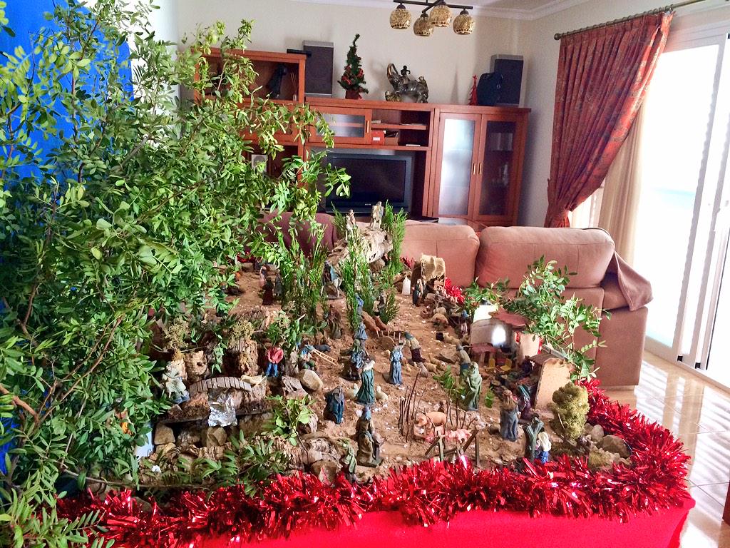 varifalcon's tweet photo. La Navidad llega a casa😊🎁🎅🎄 http://t.co/YDHQRwiFJo