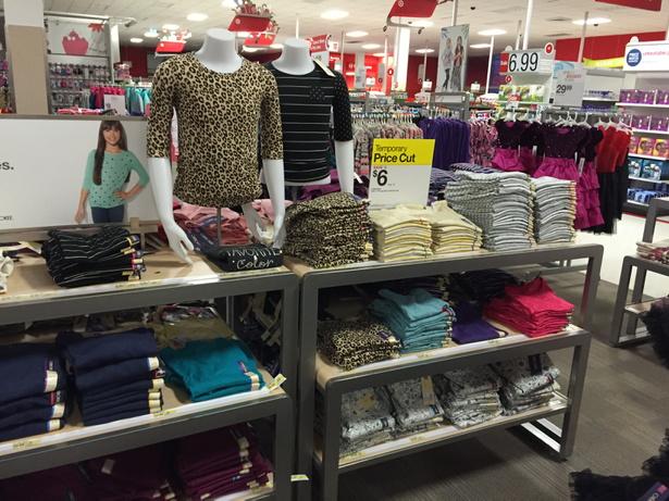 amoimbrogno's tweet photo. Chunky full tables at 3747! Way to go team! @Holbrow2 @KJinspire http://t.co/UwODuMMB02
