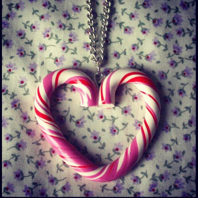 citruscouture's tweet photo. Our tasty Christmas candy cane necklace ☺️🎄 #polymerclay #christmas #candycane #gifts #btnetsy #etsyuk @UKBusinessRT http://t.co/XyPiXAcm2L