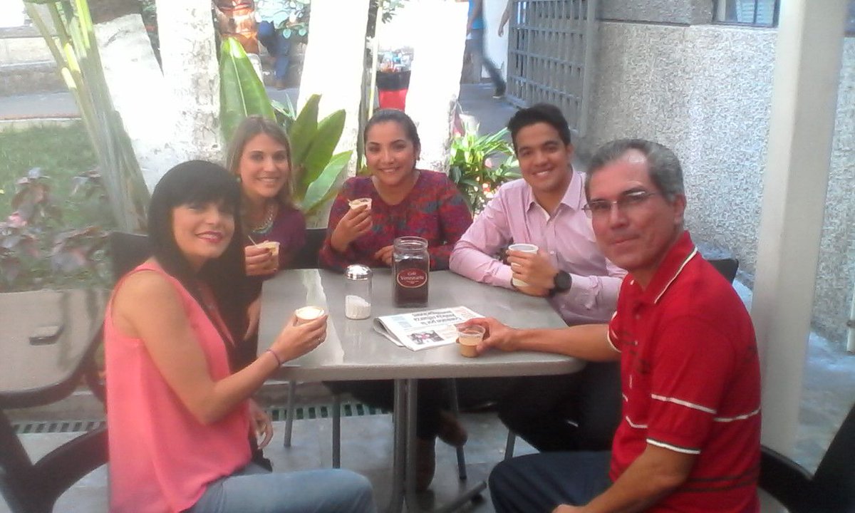 En Café Venezuela de <a href="/VtvCanal8/">VTV CANAL 8</a> nos visitaron los periodistas @rmorenoso <a href="/verochacon/">Verónica Chacón</a> <a href="/anarosagarcia/">Ana Rosa García</a> #Sabor #Calidad