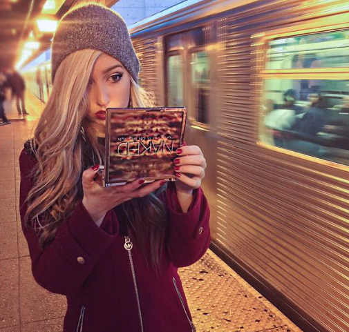 UrbanDecay's tweet image. Check out @kayreimz getting #NakedontheRun in NYC!  Share your pic by 12/19 to WIN BIG: nakedontherun.com.