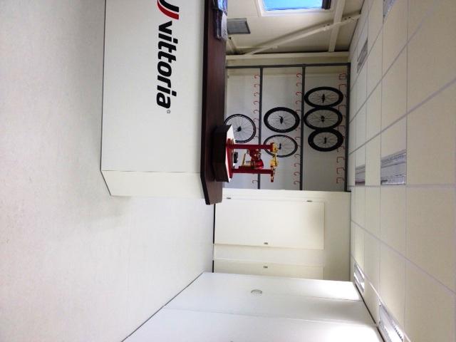 WRutteman's tweet photo. Het Vittoria Service Center in Bunnik is zo goed als klaar. #playharder #vittoria http://t.co/A8WTFk4zbC