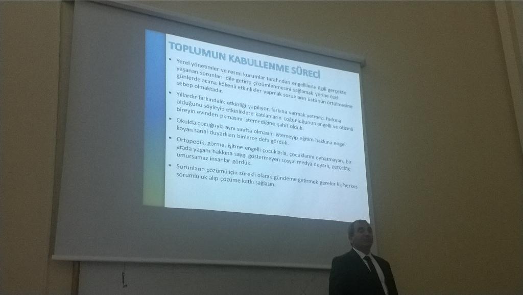 IU_SFK's tweet photo. Engellilere acımamalıyız. Yardım etmekten önce önündeki engelleri kaldırmalıyız. http://t.co/uirMIz9Paq