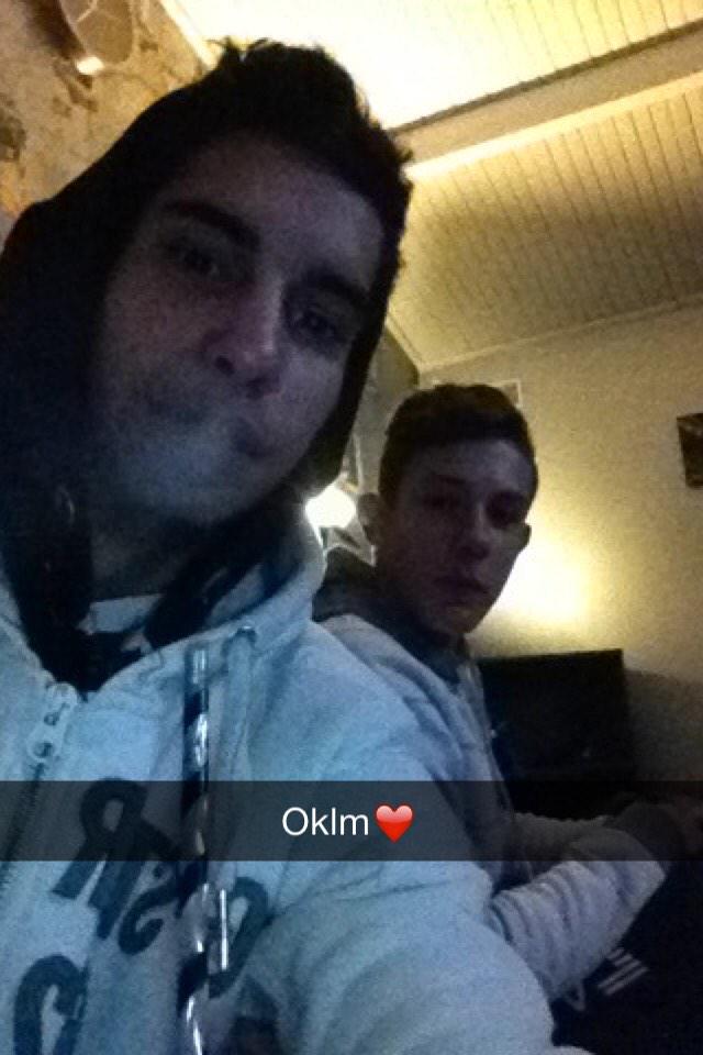 VidalocaAlex's tweet image. Chicha sur la bouche sousi sous la touche se soir on se met bien pas de limite pas de feux rouge avec mes #kamarade