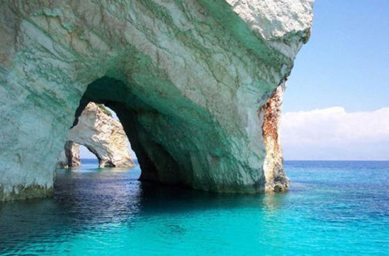 あなたを癒す綺麗な画像 Twitterissa 絶景 これはギリシャのザキントス島の青の洞窟です 青の洞窟 と呼ばれる名所は イタリアのカプリ島が特に有名ですが 世界各地に同じような洞窟があります この島の名称は ギリシャ神話にタルダノスの子どもにちなんで