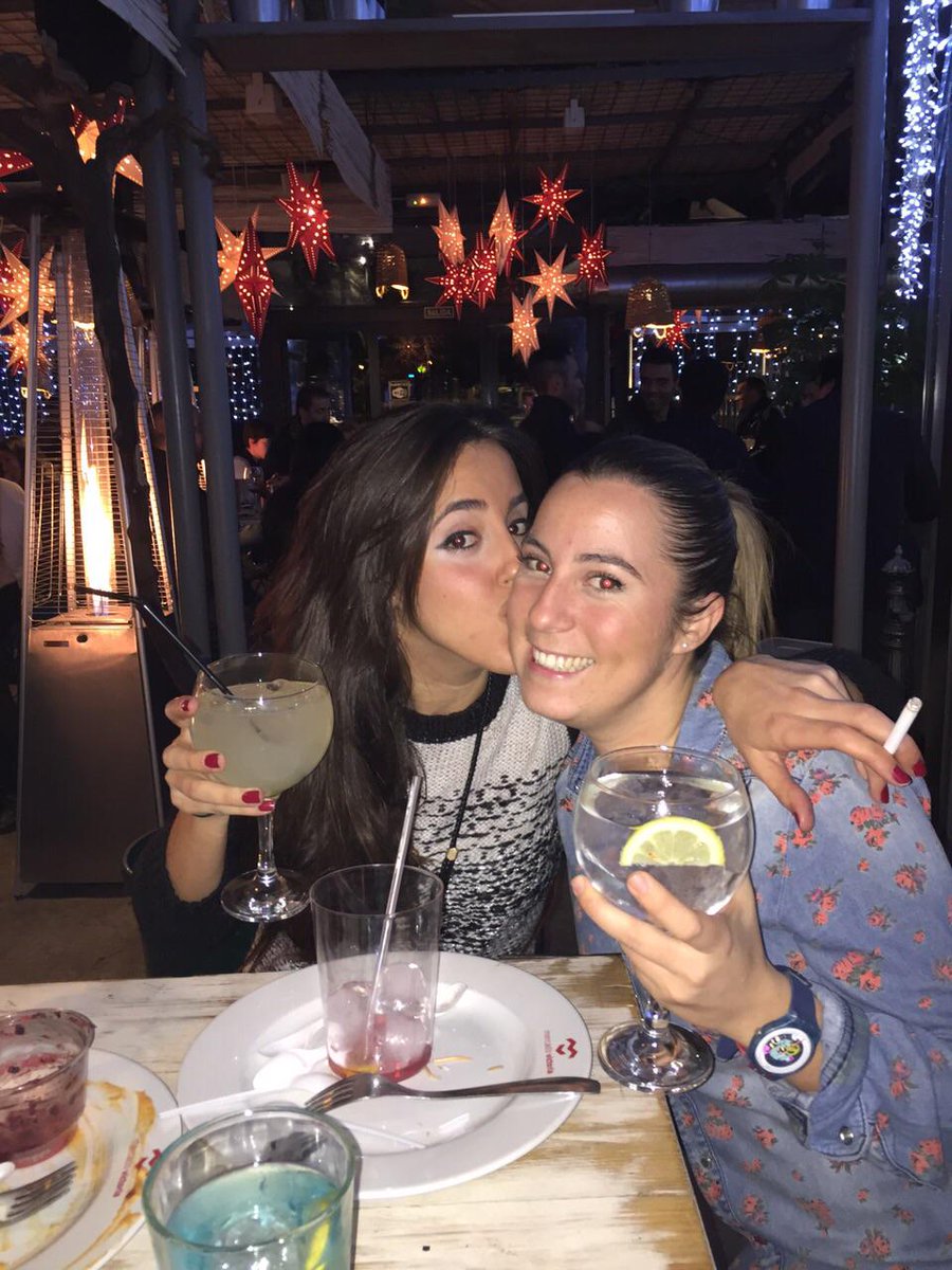 Meryglop's tweet photo. Gracias x ser como eres, especial!25 años q vieja soyyy!Te quiero limi @lima_limona1 http://t.co/ppc4ICGcnq