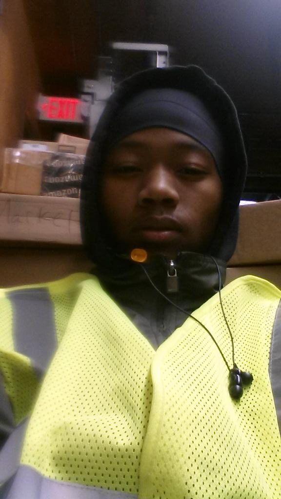 BopeteStink's tweet photo. On break chilling like a pilgrim. http://t.co/cXoj2HGBM2