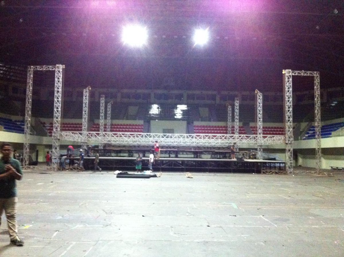 Persiapan panggung (rumah) Anniversary Live Music "SANSEKERTA"