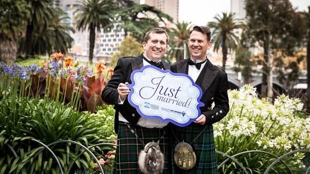 BuzzFeedNews's tweet photo. Same-Sex Couples Can Now Get Married In Scotland http://t.co/6ZStYS43J1 http://t.co/RLiJWqIjex
