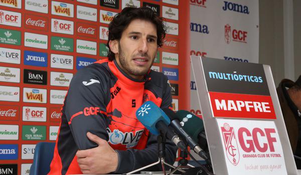 GranadaCF's tweet photo. .@diegomainz, tras el entrenamiento: "Vamos a Córdoba con muchas ganas y mucha ilusión de pasar la eliminatoria" http://t.co/h9leB62UVZ