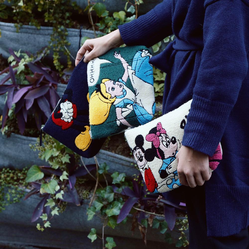 BEAMS_JP's tweet photo. ディズニーのキャラクターをサガラ刺繍でデザインした質感の良いビッグポーチです！もちろんBEAMS別注♪ ©Disney http://t.co/9WvSG6Kmqz