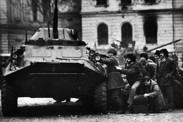 Бухарест 1989. Румыния 1989 чаушеску. Румынская революция 1989. Восстание в румынии 1989. Революция в румынии 1989.