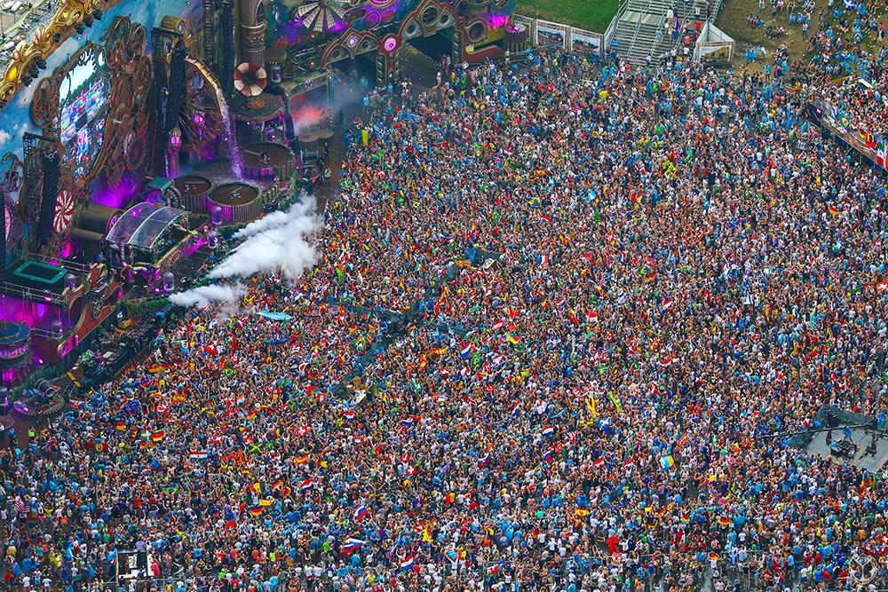 tomorrowland's tweet photo. Share if you spot your country's flag. #peopleoftomorrow http://t.co/HfeFlcQJwV