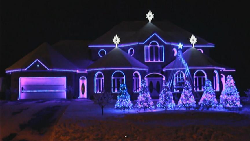 CBCOttawa's tweet image. Aylmer Christmas lights display: 30,000 lights, synchronized to 6 songs. cbc.ca/news/canada/ot… #ottnews #cbcott
