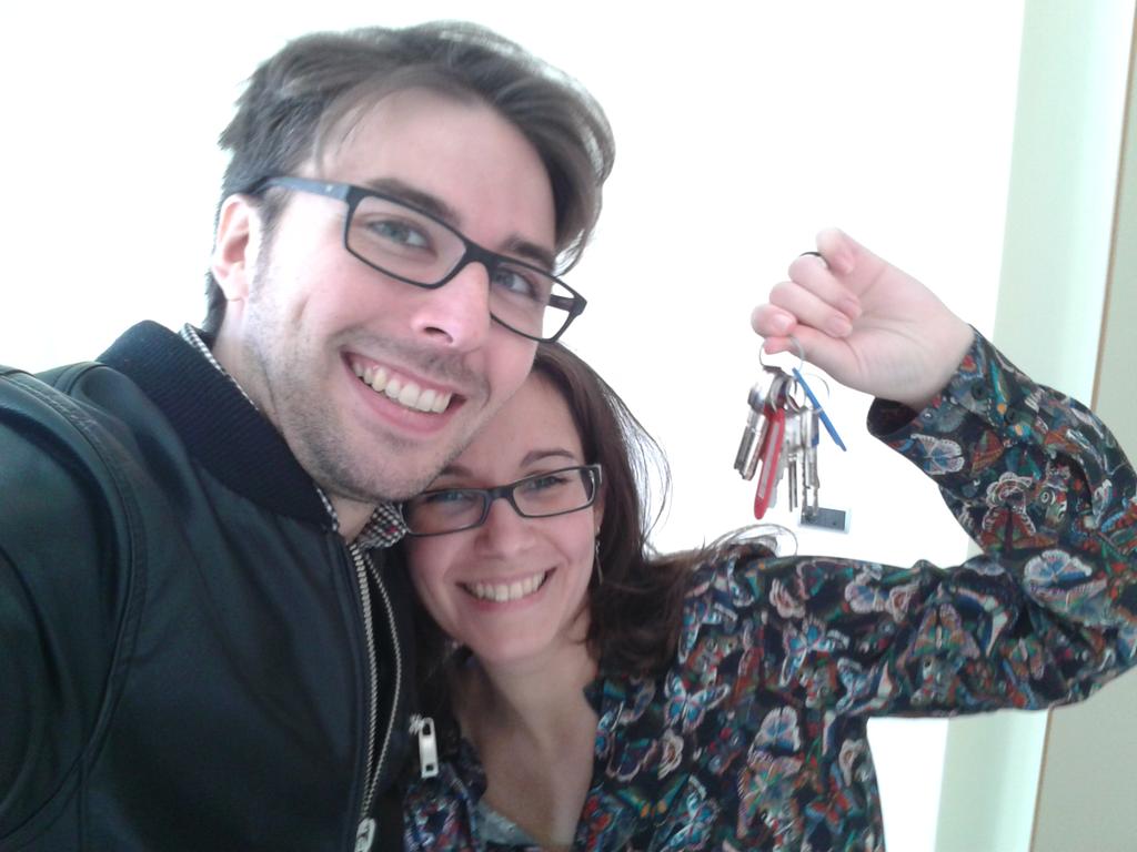 VickyGarcia86's tweet photo. Se acabó la espera! ! Con @JuanLozano84  :D http://t.co/vNoAnnGPu8
